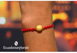 Pulsera Roja con Perlas de Palo Santo: Elegancia Sostenible para Ti y el Ambiente